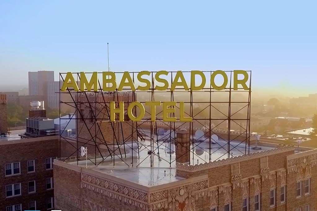 Ambassador Hotel Мілвокі Екстер'єр фото